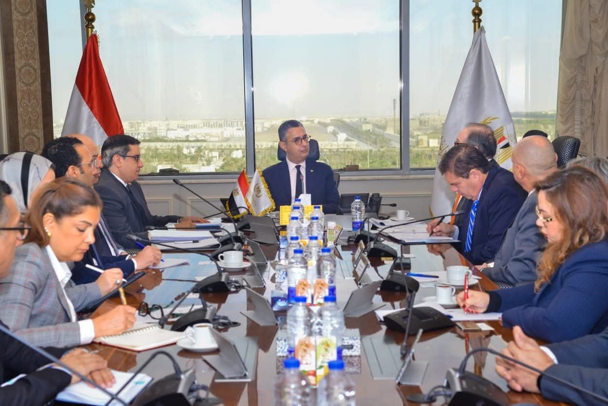 “التموين” تبحث مع “بلومبرج جرين” التعاون في تطوير البنية التحتية لتخزين الحبوب