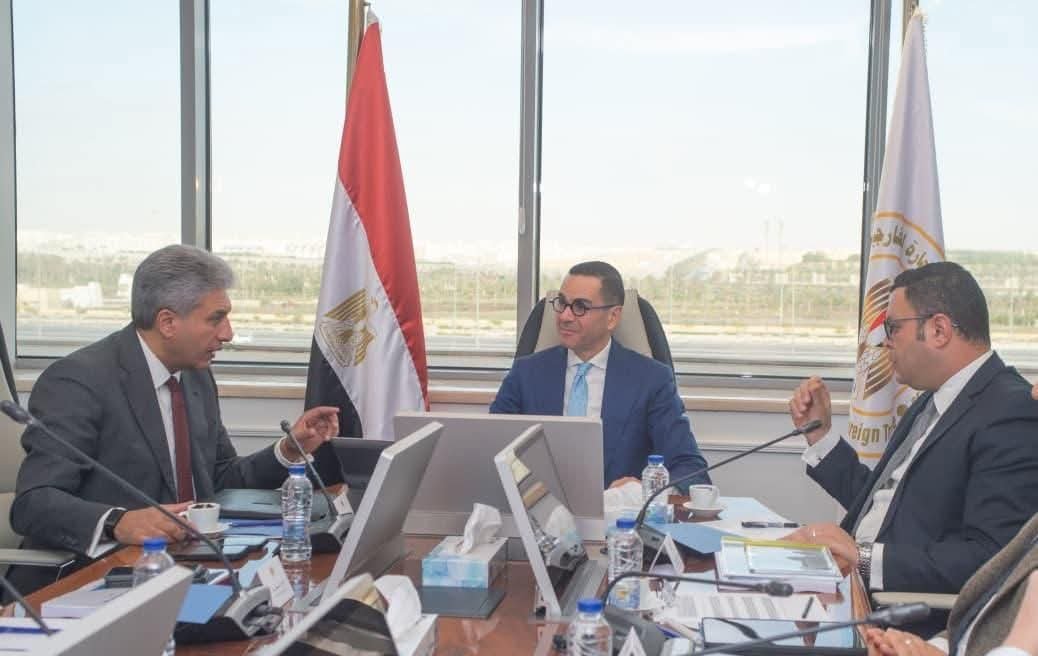 وزراء الاستثمار والسياحة والإسكان يناقشون آليات النهوض بالقطاع السياحي