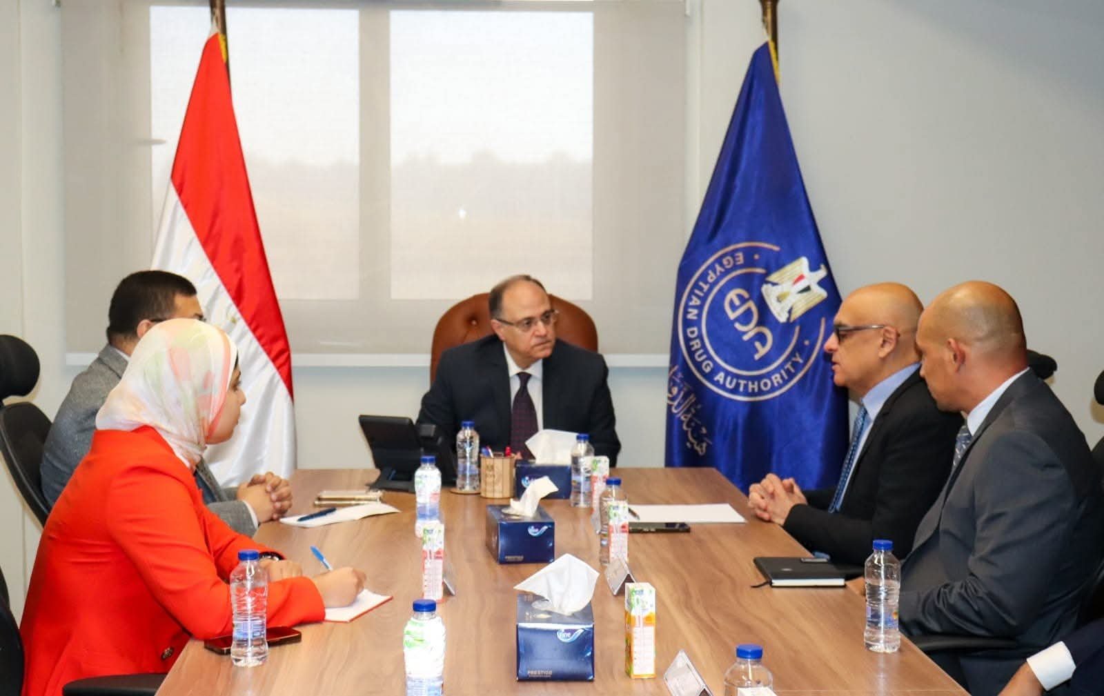 هيئة الدواء تبحث مع جلاسكو سميث كلاين دعم توافر المستحضرات الدوائية الحيوية