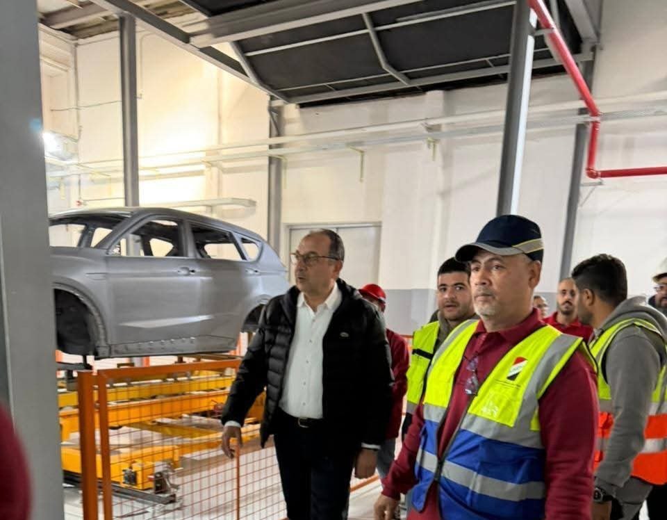 وزير قطاع الأعمال العام يتفقد مصانع شركة النصر للسيارات