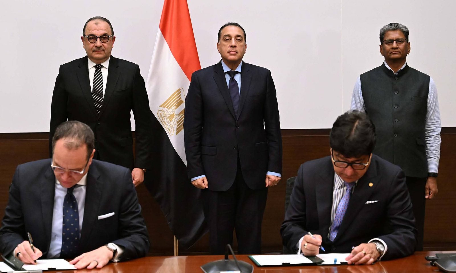 رئيس الوزراء يشهد توقيع عقد تشغيل فندق الكونتيننتال التاريخي وسط القاهرة بعلامة “تاج” العالمية