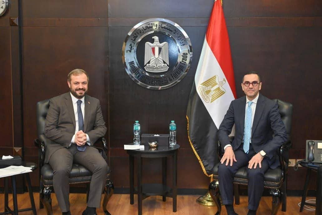 وزير الاستثمار يبحث مع وزير اقتصاد أرمينيا سبل تعزيز العلاقات الاقتصادية