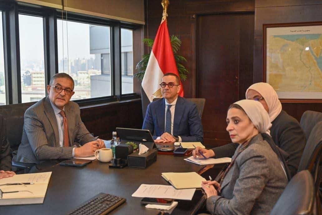 وزير الاستثمار يبحث مع وزير التجارة الكوري تعزيز العلاقات الاستثمارية بين البلدين