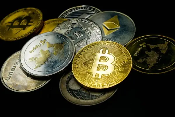 سوق العملات المشفرة يخسر أكثر من 400 مليون دولار خلال 4 ساعات في موجة تصفيات حادة