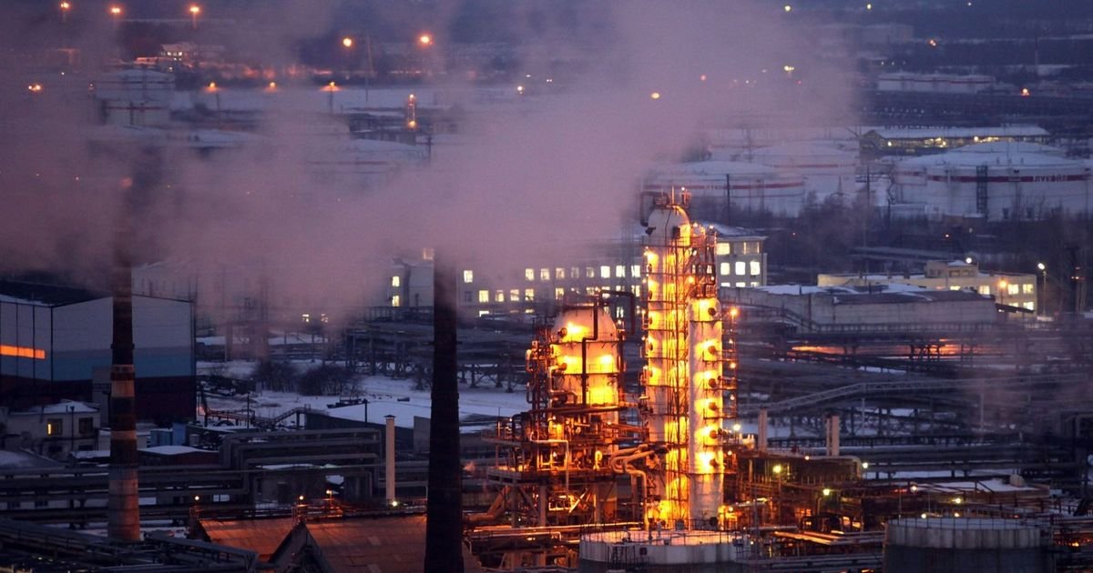 أوكرانيا تستهدف منصات حفر روسية ومستودعًا لوجستيًا لتعطيل خطوط الإمداد