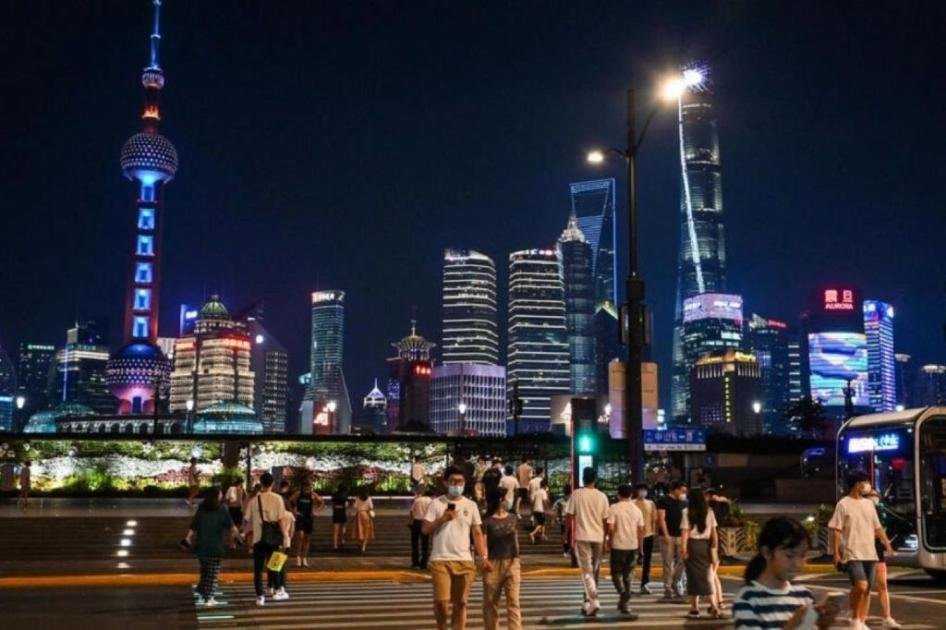 الصين توسّع استثمارات «الحزام والطريق» بمليارات الدولارات لتأمين الموارد الاستراتيجية عالميًا