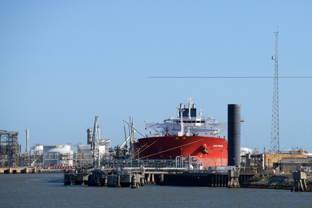 أول ناقلة نفط فنزويلي تغادر إلى ميناء لويزيانا الأميركي