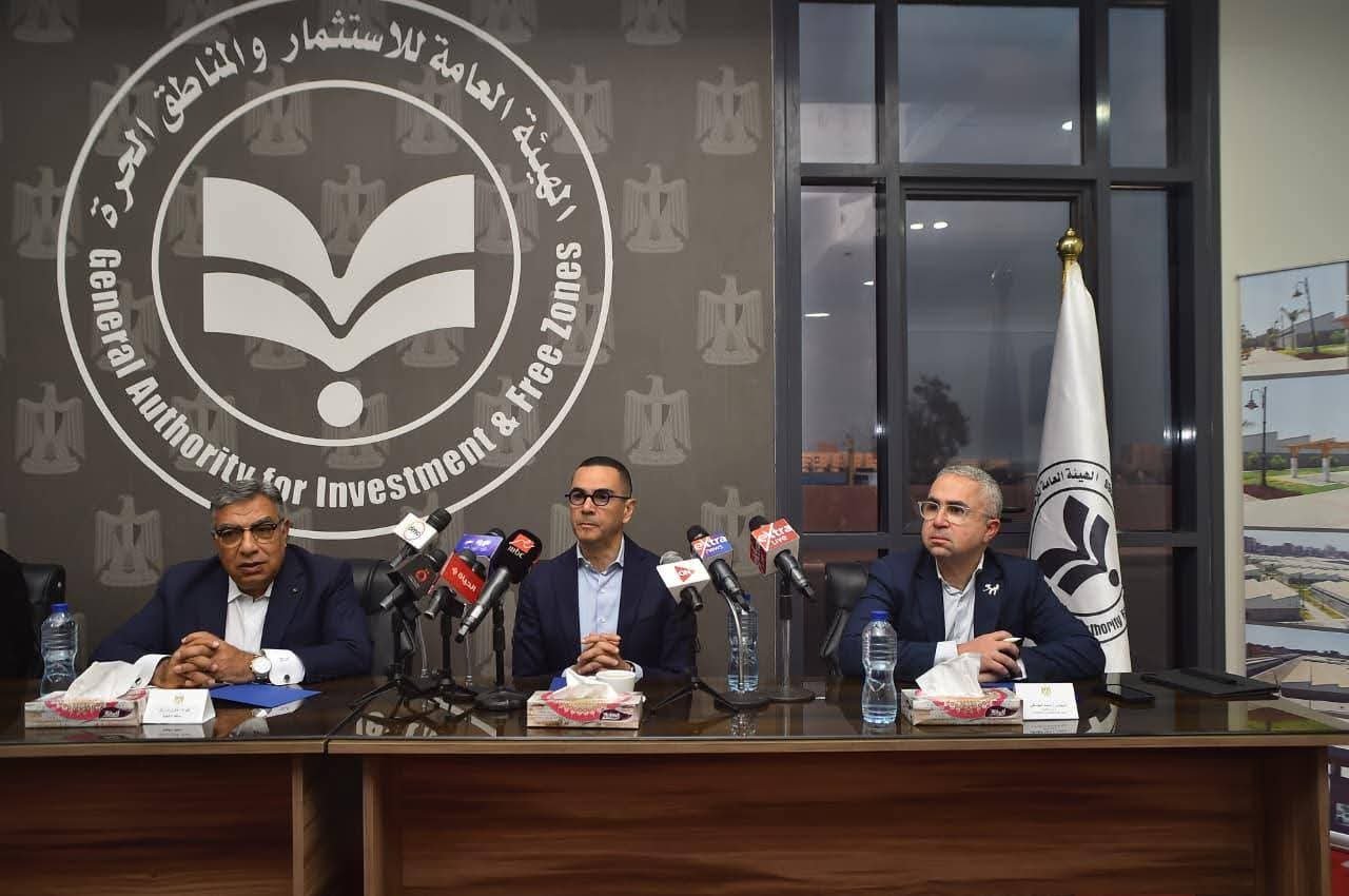 وزير الاستثمار والتجارة الخارجية يعقد لقاءً مع مستثمري المنطقة الاستثمارية بميت غمر