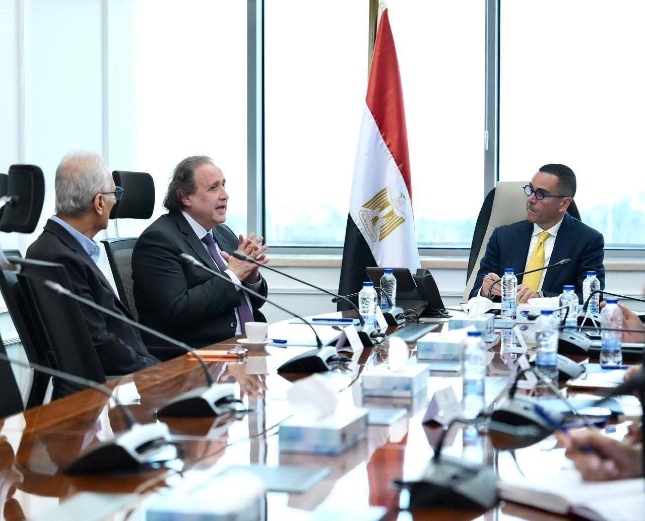 وزير الاستثمار يبحث مع رئيس مجموعة Brandix السيريلانكية خطط الشركة للاستثمار بالسوق المصري