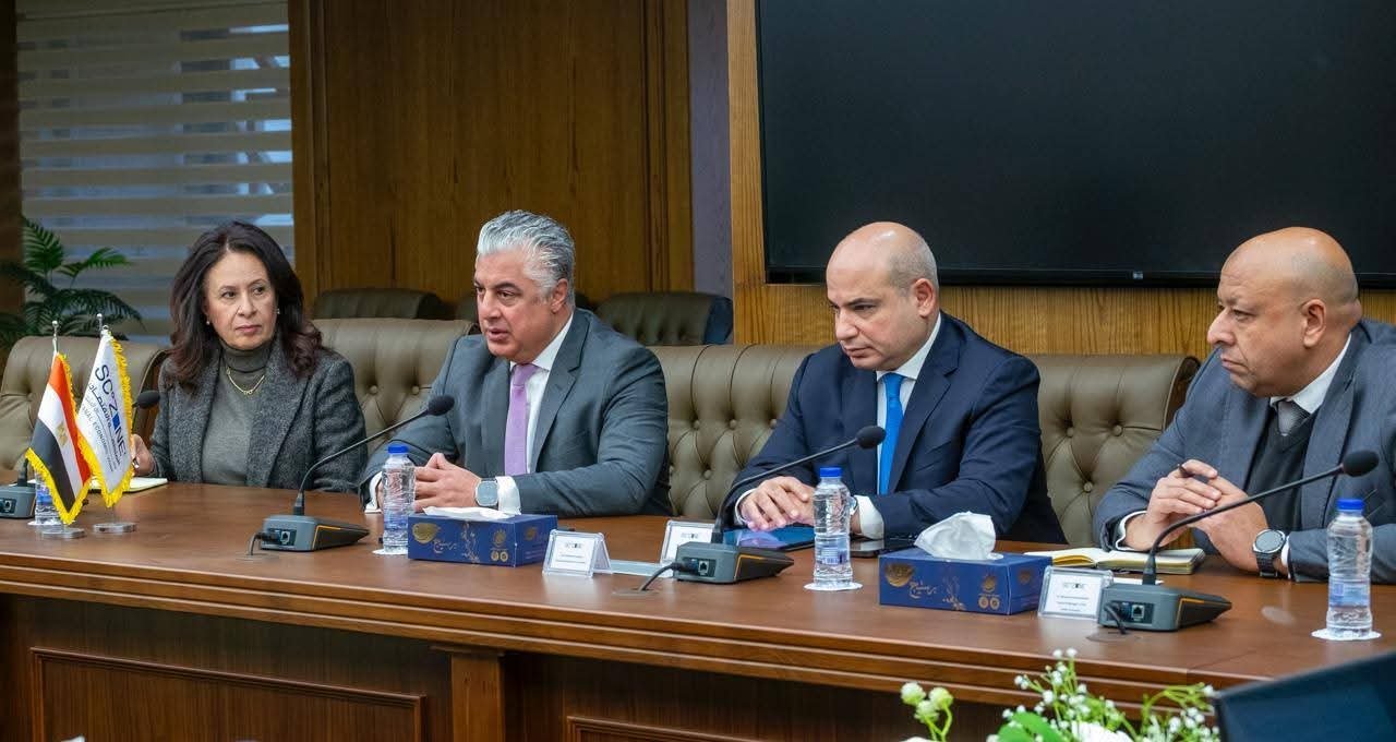 رئيس اقتصادية قناة السويس يستقبل سفير مملكة هولندا بالقاهرة لبحث فرص التعاون