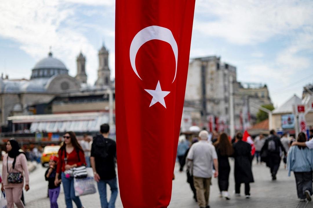 فيتش ترفع النظرة المستقبلية لتركيا إلى إيجابية مع تثبيت التصنيف الائتماني عند BB-