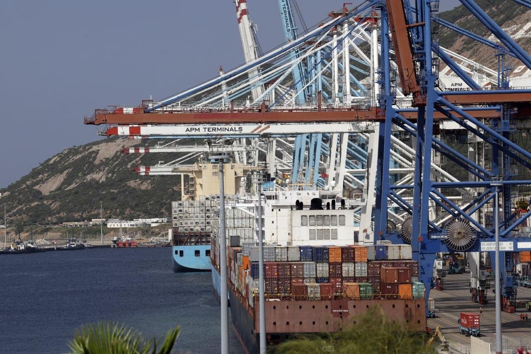 ارتفاع حركة الحاويات بميناء طنجة المتوسط في المغرب 8% في 2025