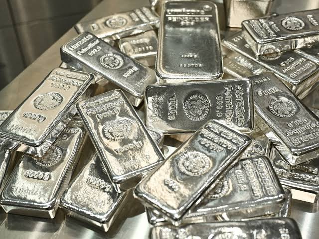 UBS: تقلبات الفضة تسجل أعلى مستوى منذ 50 عامًا