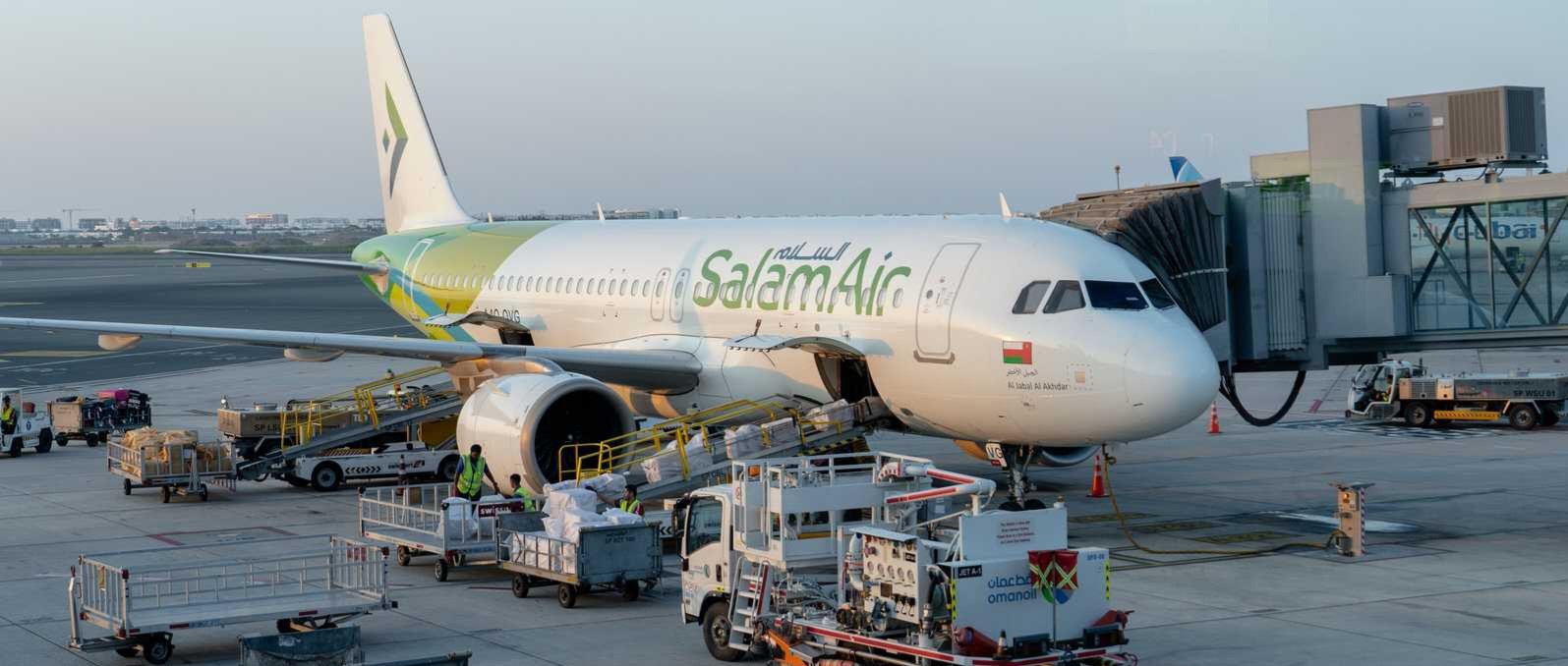 عُمان تستحوذ على طيران السلام بالكامل وتوسع نفوذها في النقل الجوي