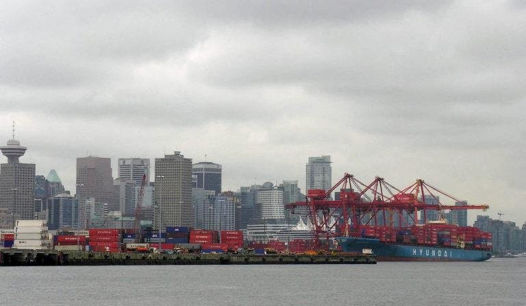 الواردات الأمريكية ترتفع لأعلى مستوى منذ مارس 2022