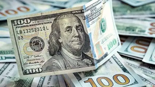 الدولار يتراجع وسط ترقب قرارات البنوك المركزية وتصاعد التوترات في الشرق الأوسط