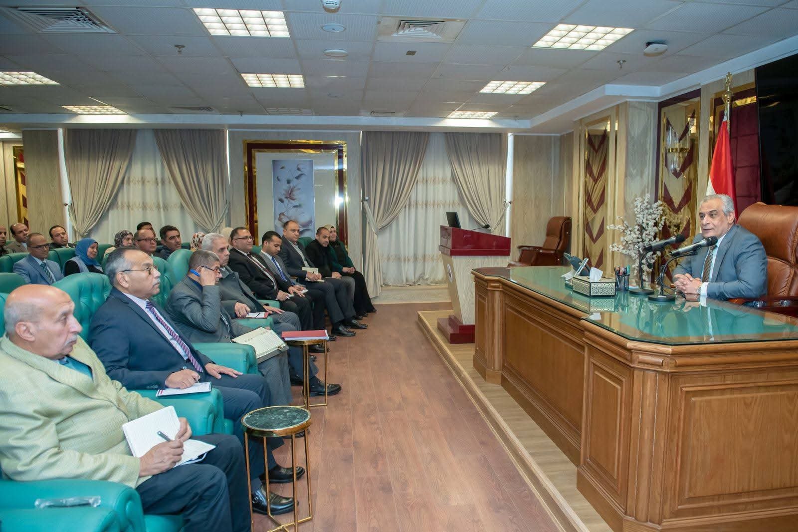 “وزير الدولة للإنتاج الحربي” يوجّه بتعزيز الحوكمة المالية في شركات الإنتاج الحربي