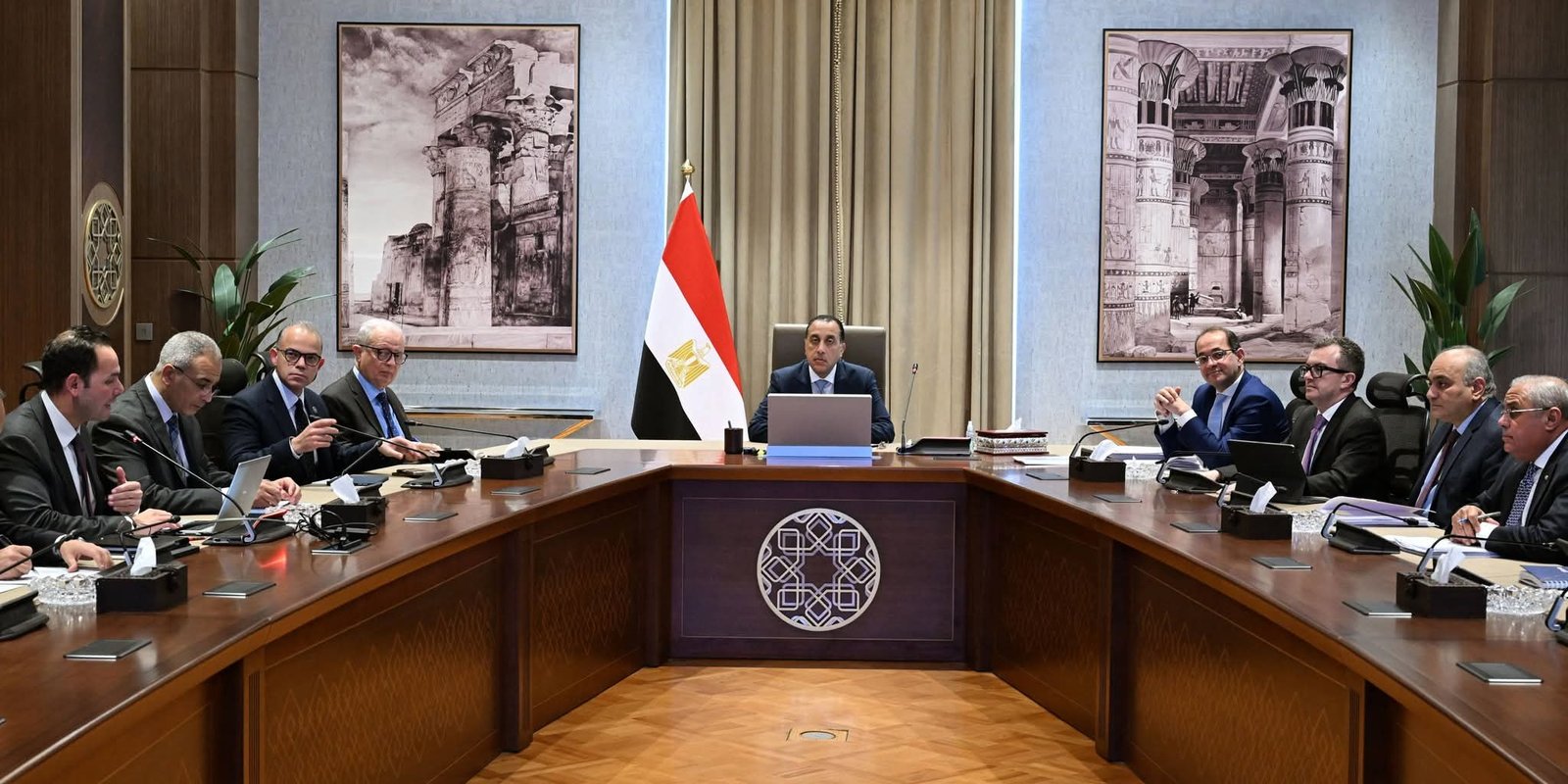 رئيس الوزراء يستعرض الإصدارة الجديدة المحدثة من وثيقة سياسة ملكية الدولة