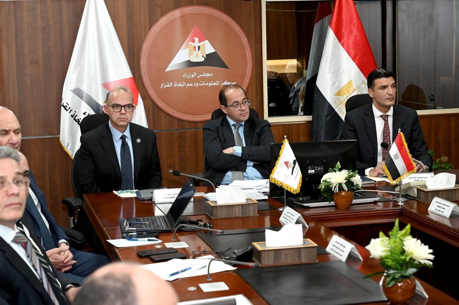 وزراء الصناعة والمالية والاستثمار يُناقشون توصيات مراجعة البرنامج الوطني لتنمية صناعة السيارات