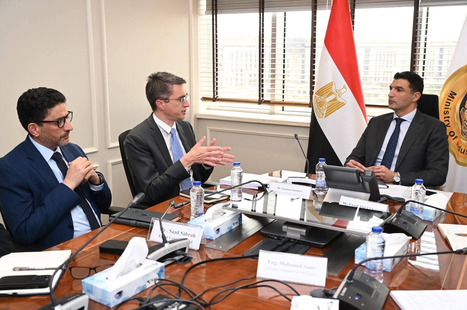 وزير الصناعة يبحث مع وفد البنك الدولي ومؤسسة التمويل الدولية سبل دعم المشروعات الصناعية في مصر