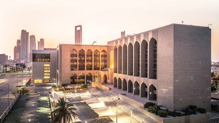 الإمارات تؤكد قوة واستقرار القطاع المصرفي والمالي رغم التحديات الاقتصادية