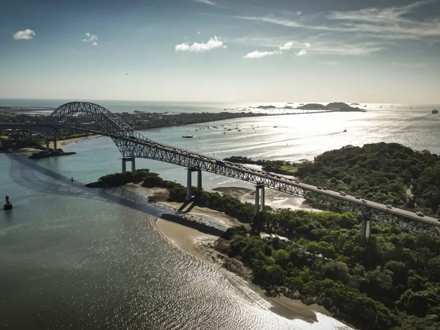 قناة بنما تسجل ارتفاعًا مفاجئًا في الإيرادات مع تصاعد التوترات التجارية