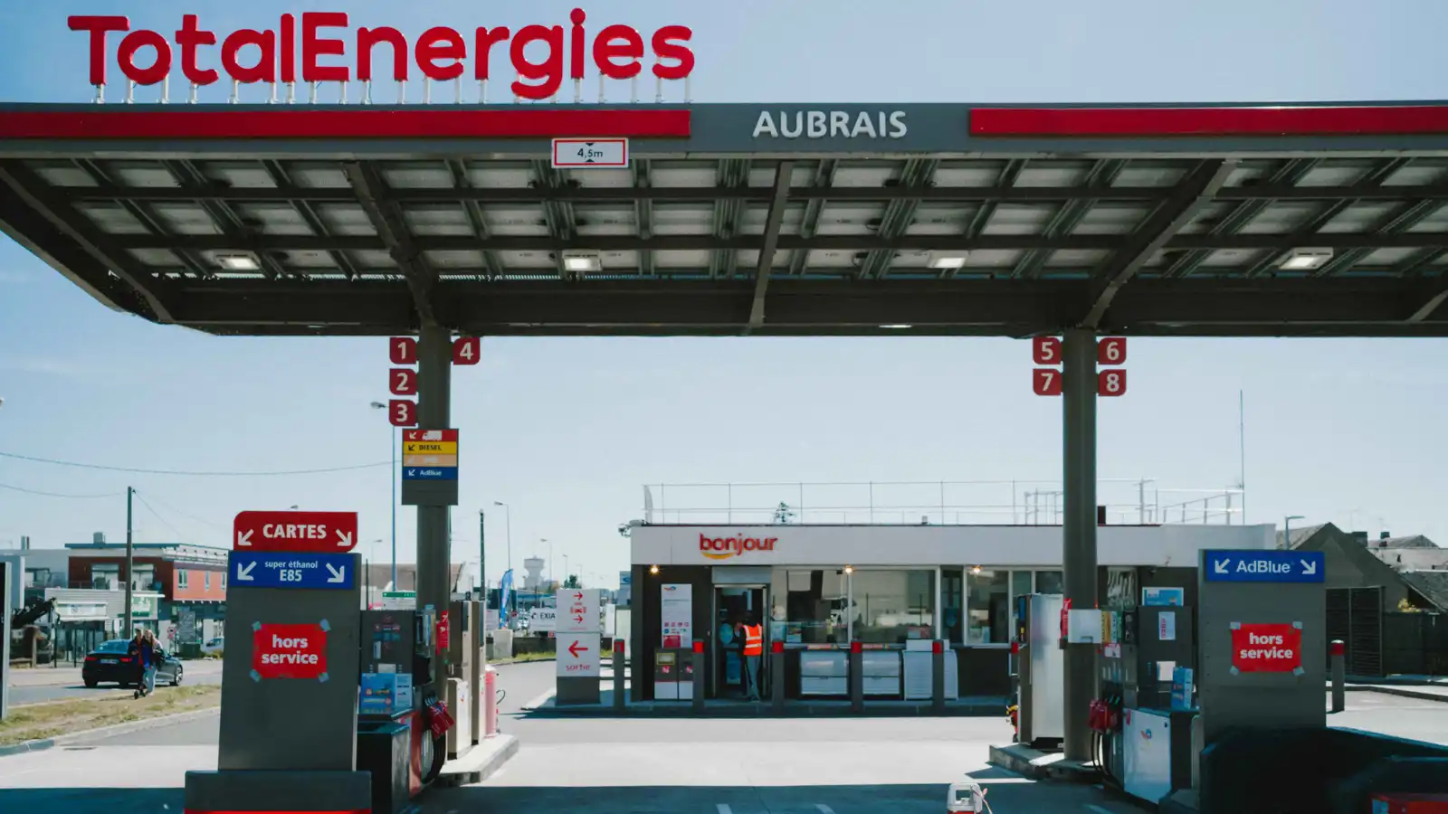 فرنسا: 18% من محطات الوقود تواجه نقصًا في الإمدادات