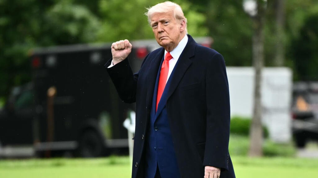 ترامب يعلن فرض رسوم جمركية 50% على الدول التي تمد إيران بأسلحة