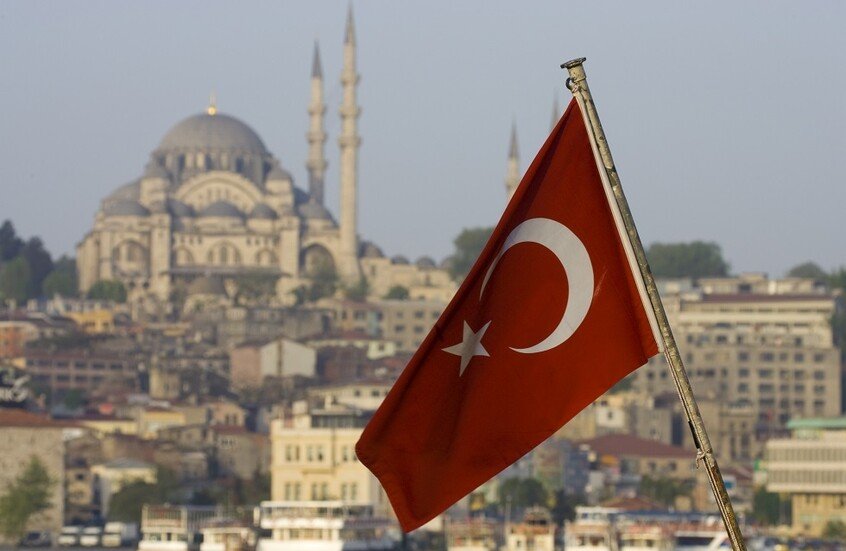 فيتش تحذر: احتياطيات تركيا من النقد الأجنبي تشهد هبوطًا ملحوظًا