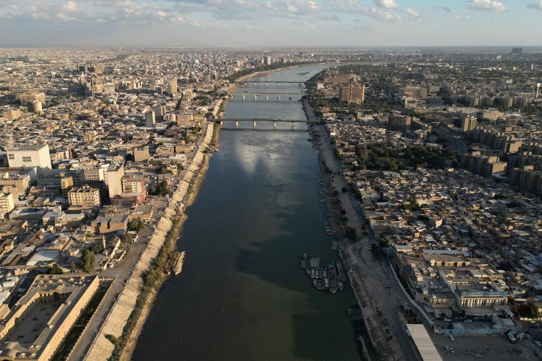 موديز تخفض النظرة المستقبلية للعراق إلى سلبية وسط تداعيات حرب الشرق الأوسط