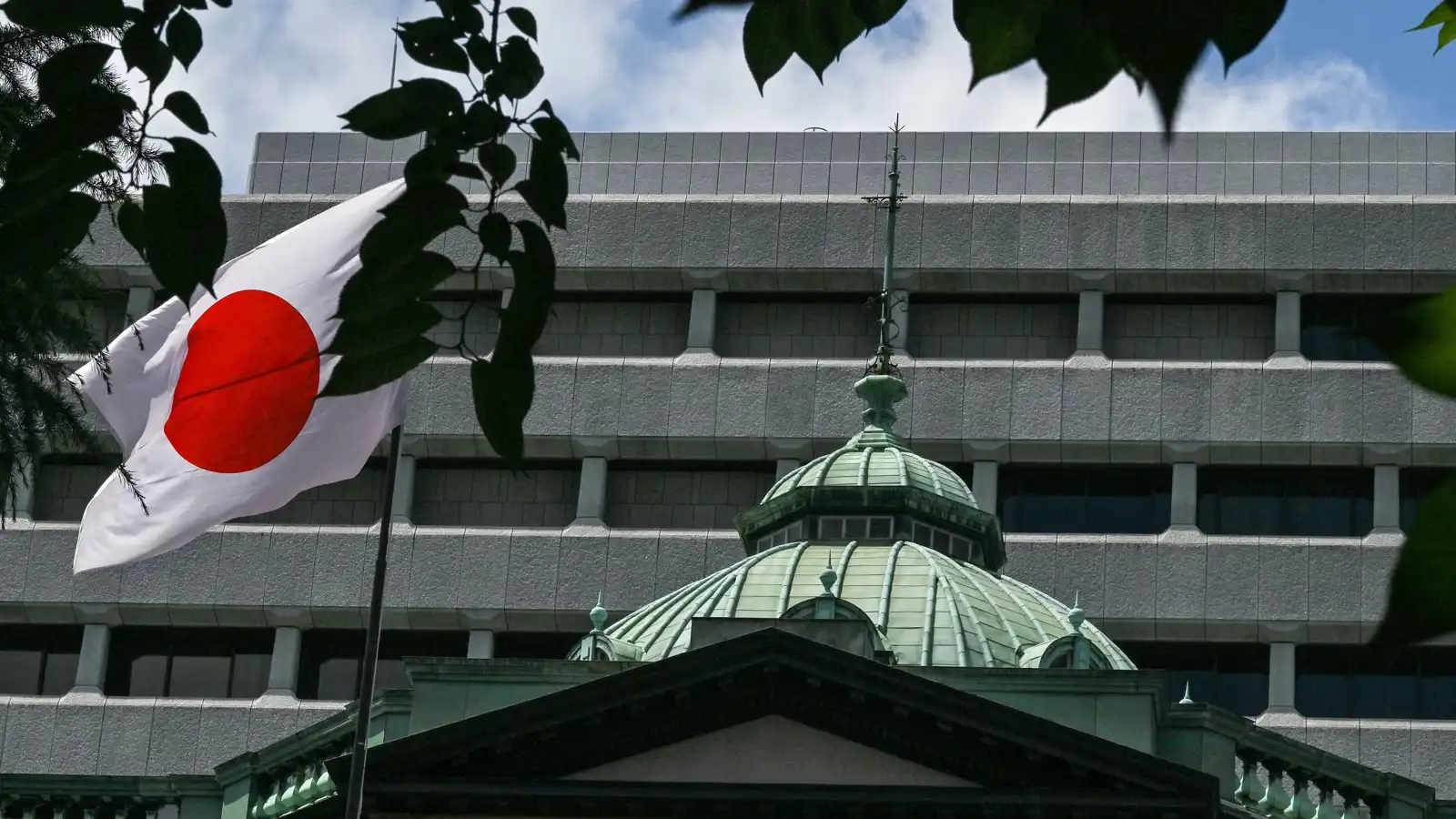 تحرك مرتقب من بنك اليابان لرفع الفائدة ومواجهة التضخم