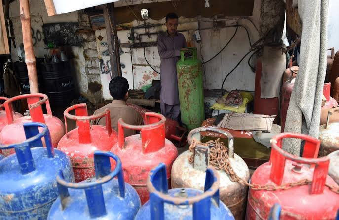 باكستان تواجه موجة انقطاعات كهرباء مع نقص إمدادات الغاز